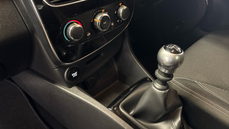 Renault Clio 1.2 TCE Dynamique Nav 5dr Petrol Hatchback